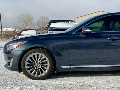 Used 2017 Genesis G90 3.3T Premium image 10