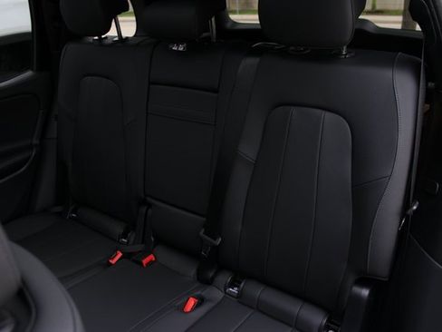 New 2025 Mercedes-Benz GLB 250 4MATIC image 33