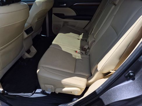 Used 2017 Toyota Highlander Limited FWD image 26