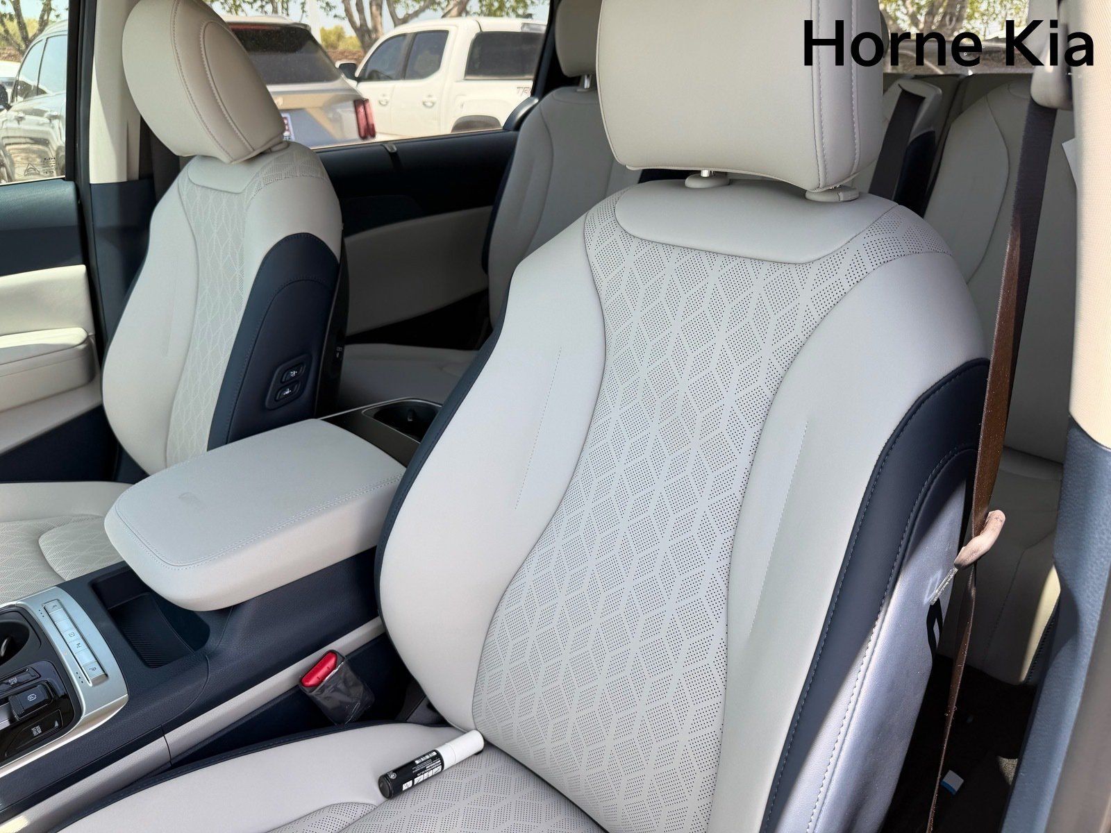 New 2026 Kia Carnival EX FWD image 10