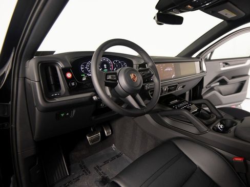 New 2026 Porsche Cayenne S image 4