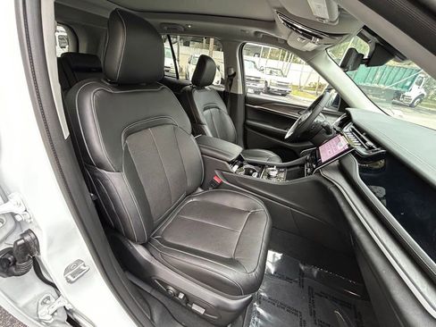 New 2023 Jeep Grand Cherokee 4WD 4xe w/ Luxury Tech Group II image 38