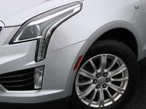Used 2017 Cadillac XT5 FWD image 4