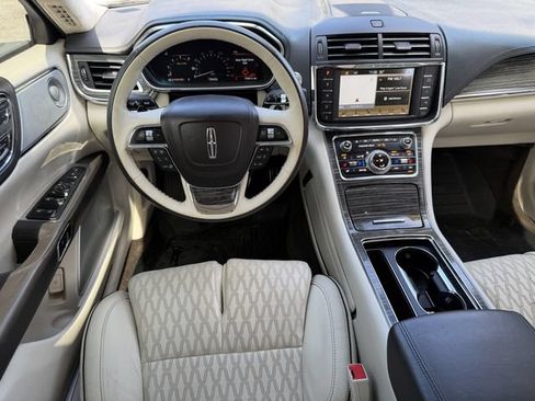 Used 2018 Lincoln Continental Black Label FWD image 17