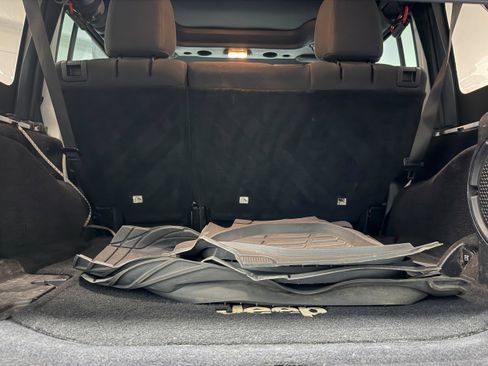 Used 2014 Jeep Wrangler Unlimited Sahara image 26