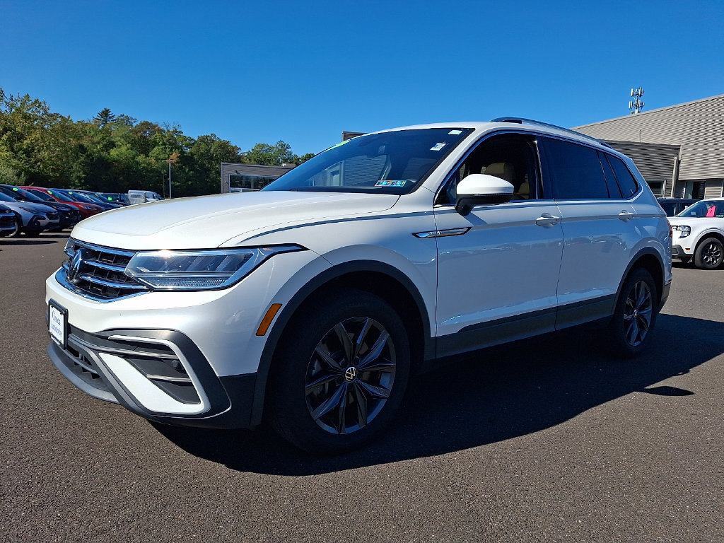 Used 2023 Volkswagen Tiguan SE w/ Panoramic Sunroof Package AWD/4WD image 6