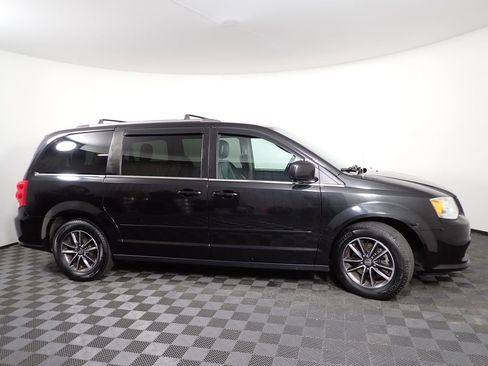Used 2017 Dodge Grand Caravan SXT FWD image 23
