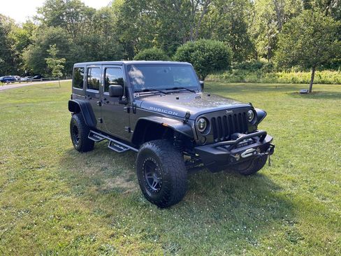 Used 2014 Jeep Wrangler Unlimited Rubicon w/ Connectivity Group AWD/4WD image 1