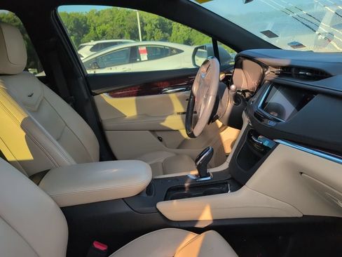Used 2017 Cadillac XT5 Luxury w/ Driver Awareness Package FWD image 2