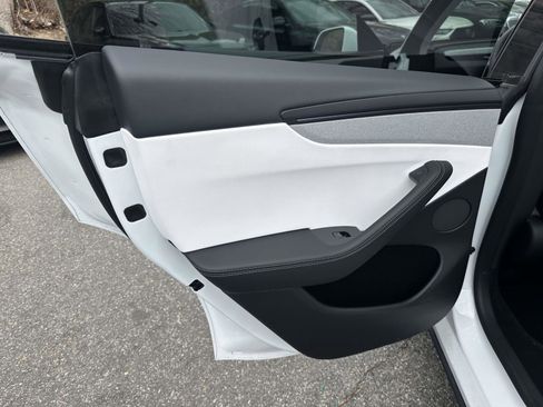 Used 2026 Tesla Model Y 2WD image 18