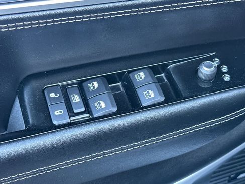 Used 2023 Jeep Wagoneer L Series III w/ Preferred Equipment Group image 13