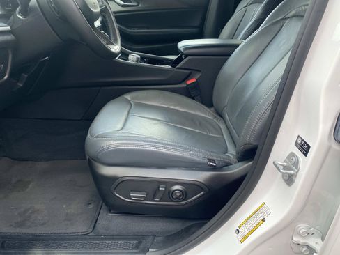 Used 2023 Jeep Grand Cherokee Laredo AWD/4WD image 23