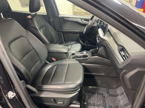 Used 2025 Ford Escape Platinum image 9
