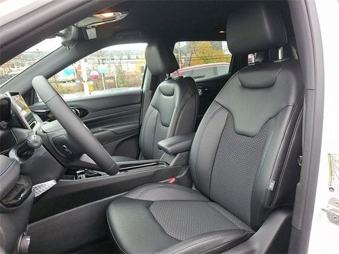 New 2026 Jeep Compass Latitude image 9