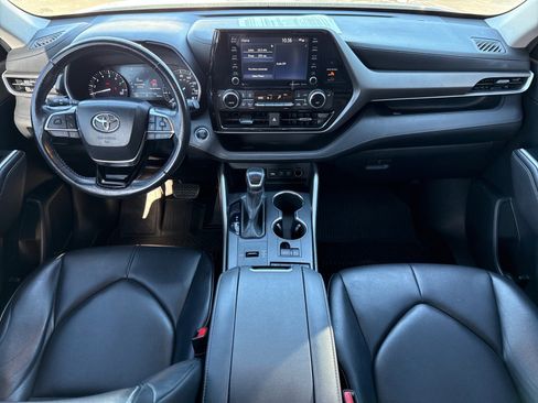 Used 2021 Toyota Highlander XLE image 12