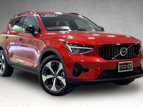 Certified 2023 Volvo XC40 B5 Plus w/ Protection Package Premier AWD/4WD image 3