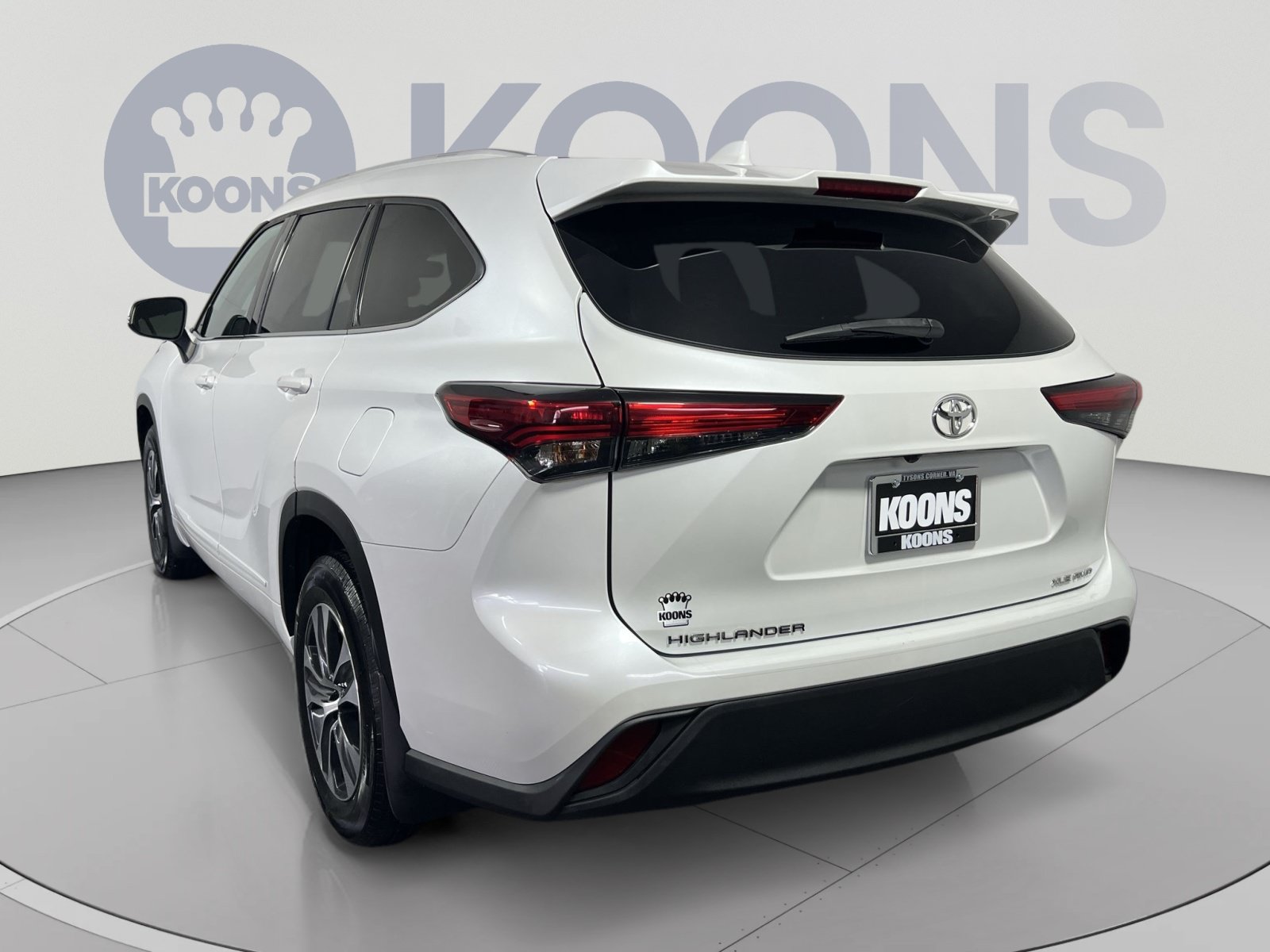 Used 2022 Toyota Highlander XLE AWD/4WD image 4