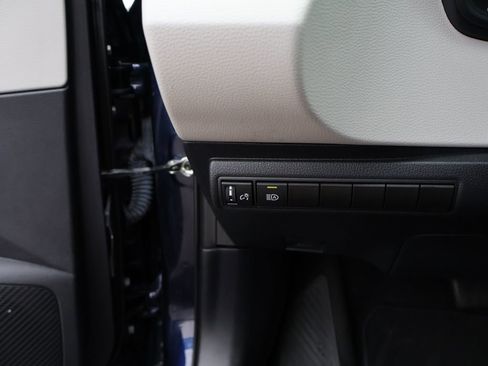 Used 2020 Toyota Corolla LE FWD image 25