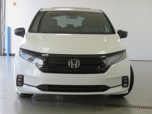 Used 2023 Honda Odyssey Sport image 2