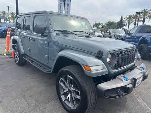 Used 2024 Jeep Wrangler Unlimited w/ Convenience Group image 3