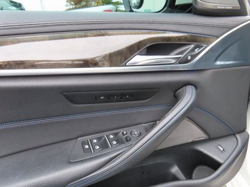 Used 2017 BMW 530i xDrive image 13