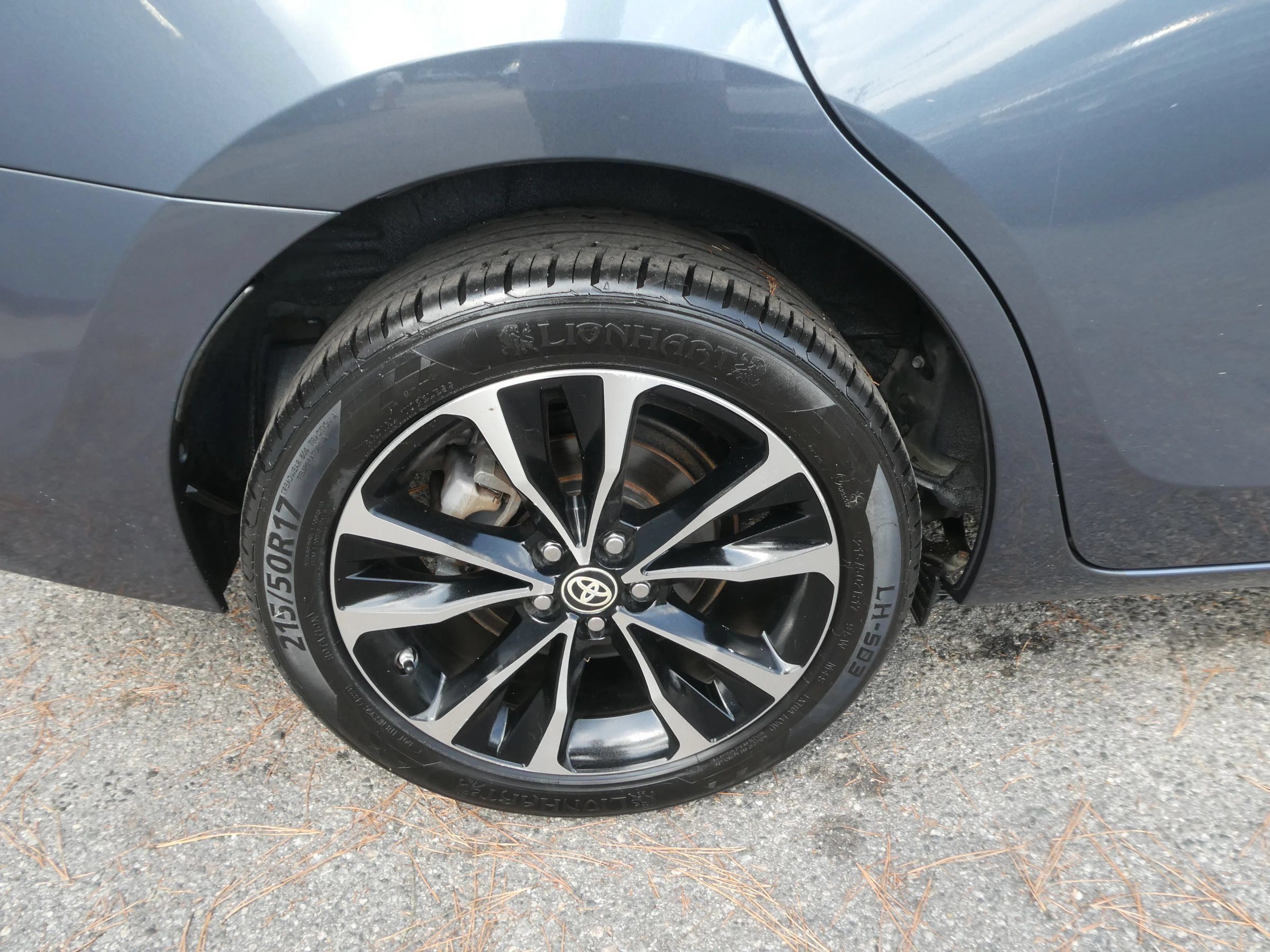 Used 2017 Toyota Corolla SE FWD image 30