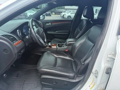 Used 2014 Chrysler 300 AWD w/ Driver Convenience Group image 9