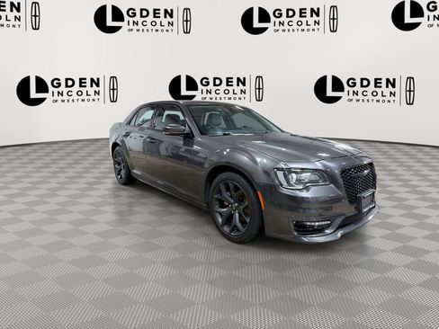 Used 2021 Chrysler 300 Touring L image 2