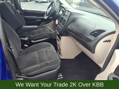Used 2018 Dodge Grand Caravan SE w/ UConnect Hands-Free Group image 19