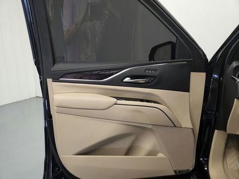 Used 2023 Cadillac Escalade Premium Luxury image 31