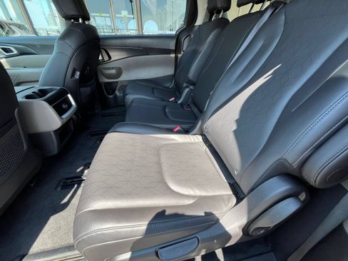 Used 2026 Kia Carnival FWD image 27