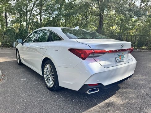 Used 2020 Toyota Avalon Limited image 4
