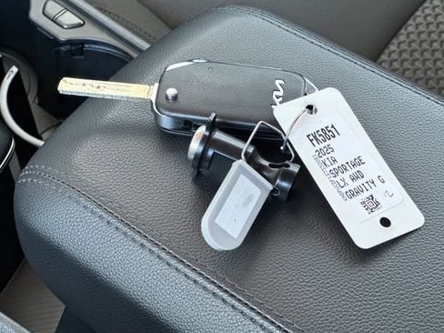 Certified 2025 Kia Sportage LX AWD/4WD image 31