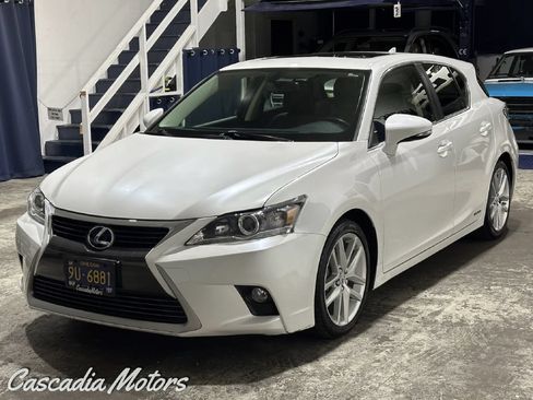 Used 2015 Lexus CT 200h w/ Seat Comfort Package FWD image 4
