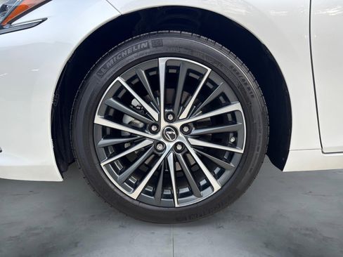 Used 2025 Lexus ES 350 w/ Premium Package FWD image 14