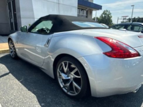 Used 2017 Nissan 370Z Touring Sport RWD image 4