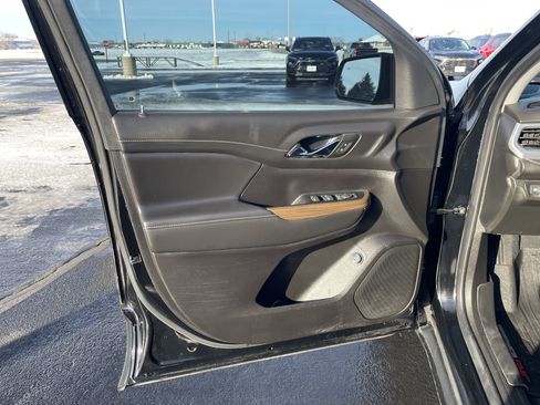 Used 2023 GMC Acadia SLE w/ Driver Convenience Package image 19