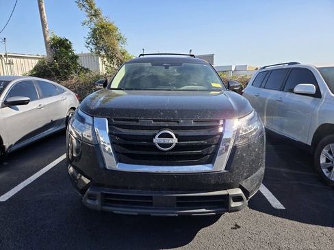 Used 2023 Nissan Pathfinder SV w/ SV Premium Package FWD image 2