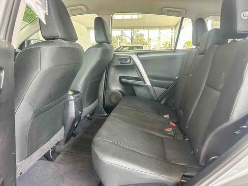 Used 2017 Toyota RAV4 LE image 18