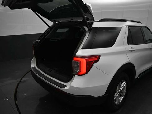 Used 2023 Ford Explorer XLT AWD/4WD image 24