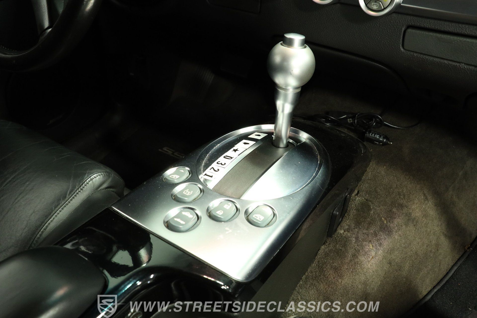 Used 2004 Chevrolet SSR w/ Preferred Equipment Group RWD image 40