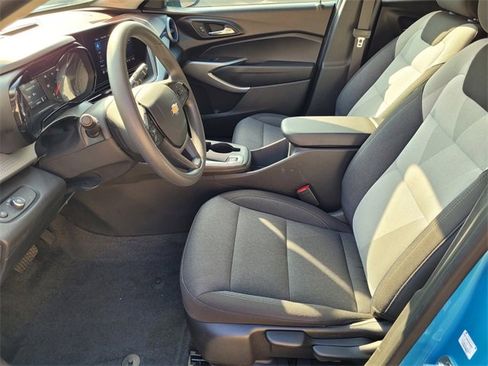 Used 2025 Chevrolet Trax LS image 10