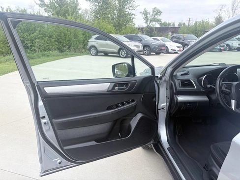 Used 2017 Subaru Outback 2.5i Premium AWD/4WD image 14