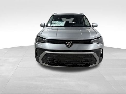 New 2026 Volkswagen Taos SE image 9