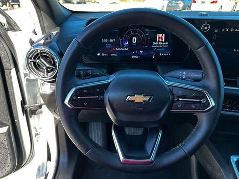 Used 2025 Chevrolet Equinox LT image 15