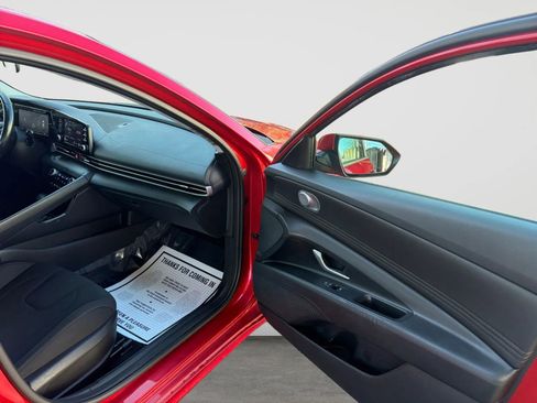 Used 2021 Hyundai Elantra SEL w/ Convenience Package image 17