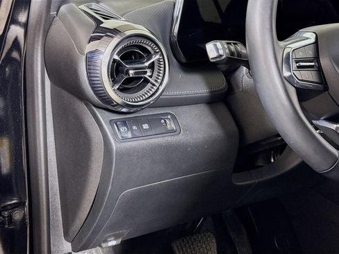 Used 2025 Chevrolet Equinox LT w/ Convenience Package II image 8