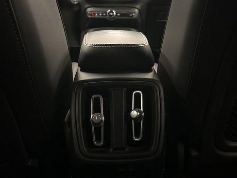 Used 2023 Volvo XC40 B5 Core w/ Protection Package Premier image 28