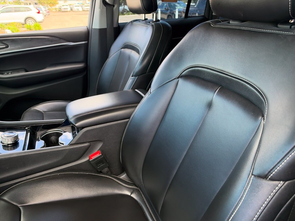 Used 2023 Jeep Grand Cherokee Limited RWD image 16