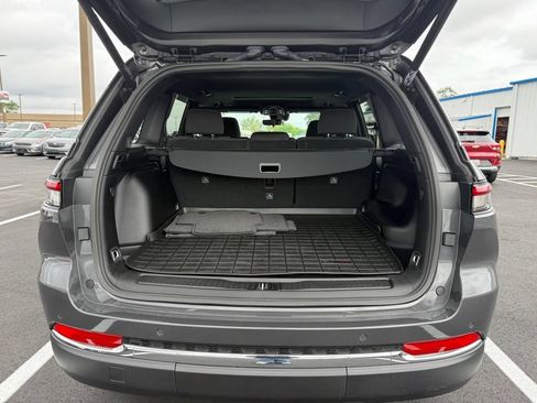 Used 2025 Jeep Grand Cherokee Laredo X w/ Luxury Tech Group I AWD/4WD image 8